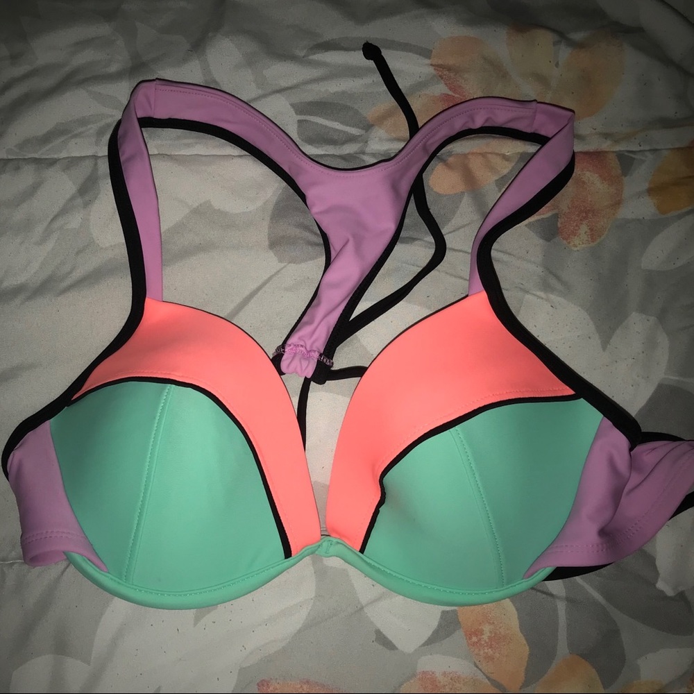 Women’s bathing suit top